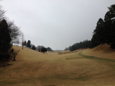曇天のゴルフは難しい