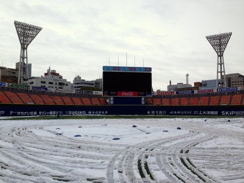 雪の横浜スタジアムにて