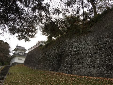 歴史を感じる仙台城大手門