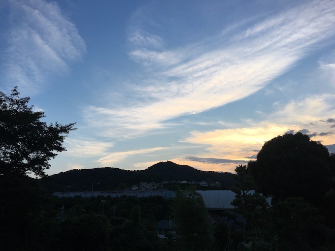 夕焼けと弘法山