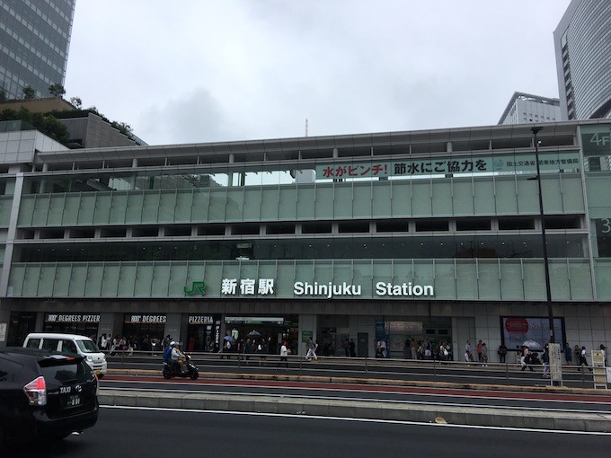 新宿駅南口バスタ方面