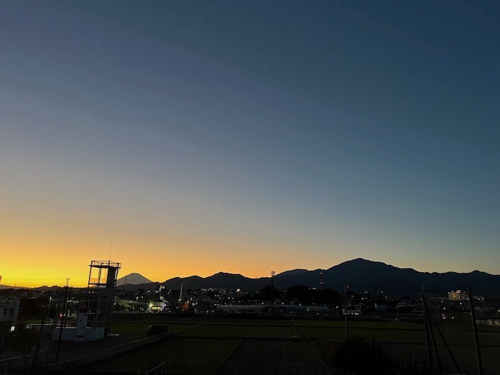 夕暮れの大山と富士