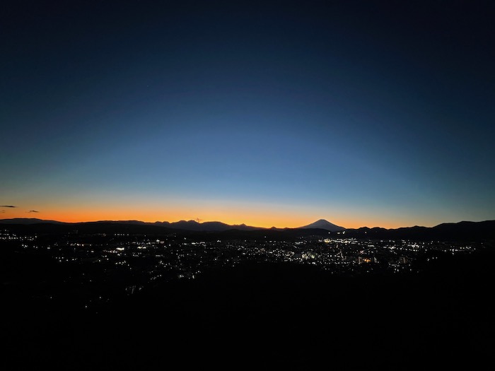 夕闇の富士箱根