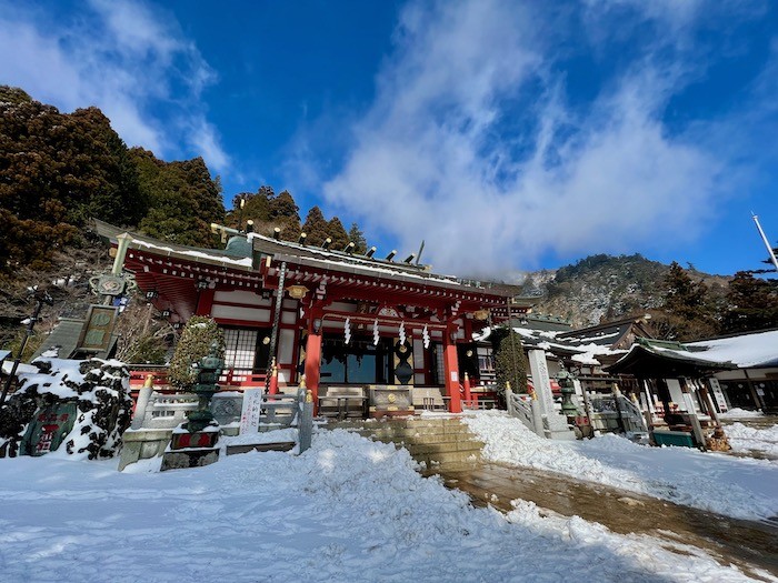 雪の大山阿夫利神社へ