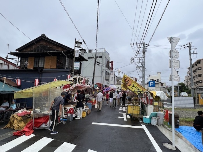 露店がが立ち並ぶ