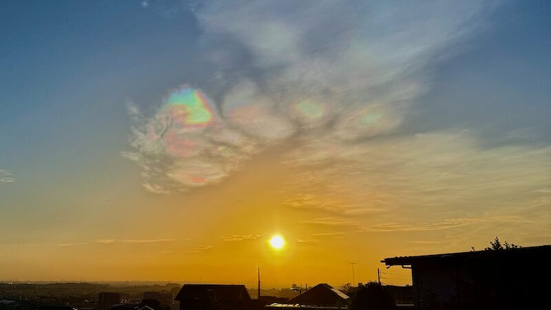 彩雲が見える朝