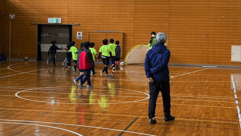 面白がって「みる」