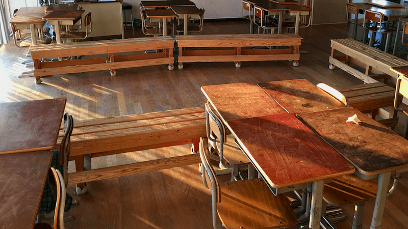 ベンチのある教室