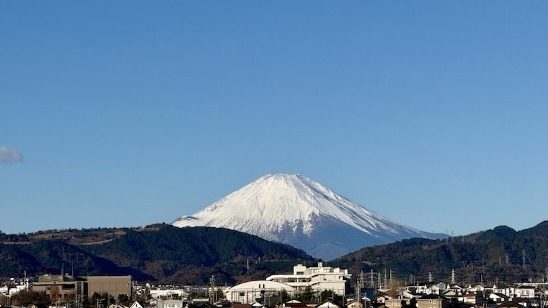 はだの市役所から富士山を望む。